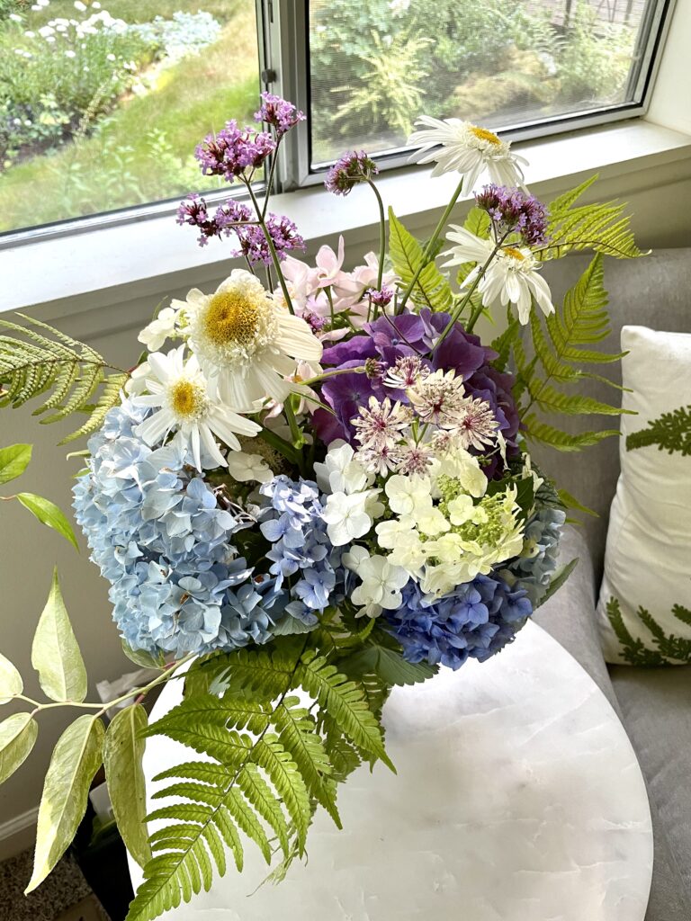 The hydrangeas are coming into bloom so I gathered a bunch of blooms for a bouquet. This one is in honor of my dear friend Vanette since her favorite color is purple :-D